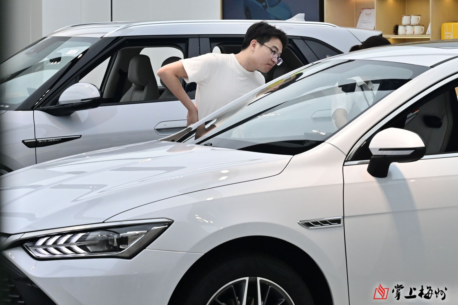 車企讓利足 銷售人氣旺!“五一”假期新能源汽車消費市場迎來暖流 汽車裝飾用品銷售